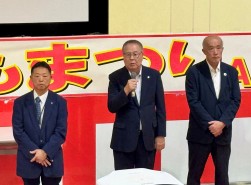 左からJU中販連・塚田会長理事長、JU東北/JU宮城・伊藤会長理事長、JU中部/JU三重・奥村会長理事長が祝辞