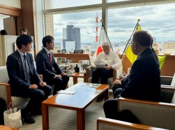 福田県知事と自動車業界の動向について懇談