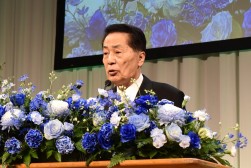 開会のあいさつを述べる安藤会長