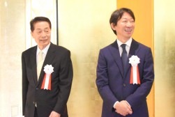 安藤会長（左）と瀬田社長（右）
