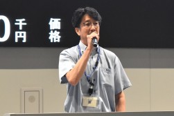 あいさつを述べる丸尾会場長
