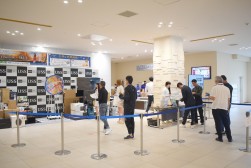 豪華賞品を取りそろえたダーツチャレンジを実施