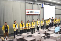 登壇するJU静岡青年部メンバー