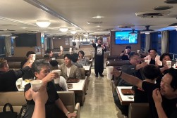 遊覧船で懇親会が行われた