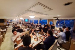 遊覧船で懇親会が行われた