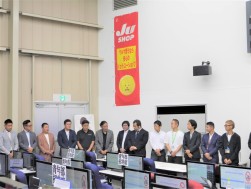 全国から集まった青年部会長たちが登壇