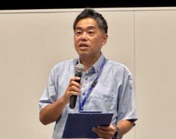 セリ前に中島会場長代行があいさつ