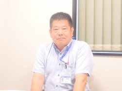 会員と二人三脚で会場を盛り上げる大山係長