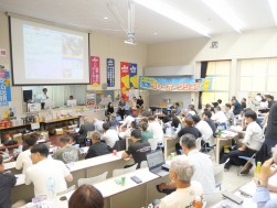 会場は終始多くの来場者で賑わった