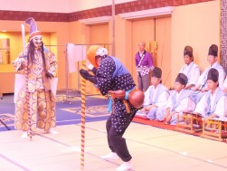 島根県伝統芸能・神楽を披露