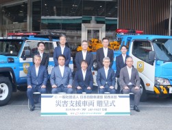 寄贈式出席者で記念撮影