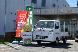 寄贈したのはオートマチック車の新古車軽トラック