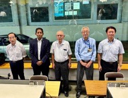 左から塩田専務理事、ジャガット理事、佐藤理事長、鎌田理事長、外池理事