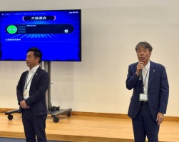 JU茨城・磯﨑流通委員長（左）とJU栃木・海老原流通委員長がモーニング抽選会の進行を務めた