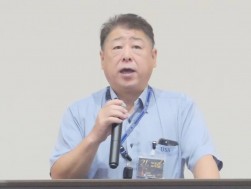 セレモニーであいさつに立つ廣瀬会場長