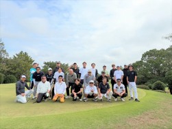 チャリティーゴルフ大会で親睦を深めた
