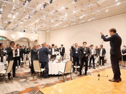 大和理事長が乾杯の発声を行った