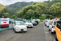 組合員から１４０台の特選車が出展