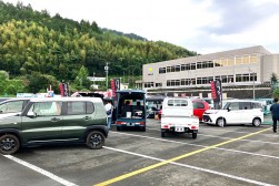 組合員から１４０台の特選車が出展
