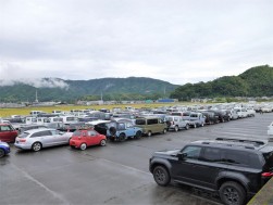 出品ヤードも臨時駐車場を利用