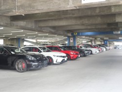 良質な中古車が立ち並ぶ