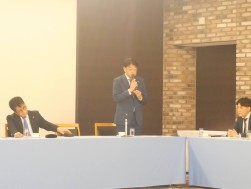 笹島執行役員が強固な協力体制を示す