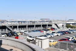 敷地内に立体駐車場を構える