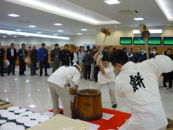 昨年の高速餅つきの模様