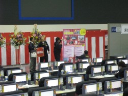 セリ終了後、抽選会を実施。このとき既に23時を過ぎる。