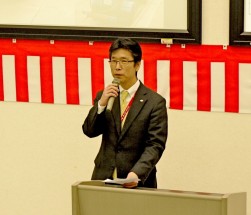 九州会場６００回記念の謝辞を述べる大山浩会長