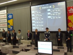挨拶に立つ小野田副会長・副理事長