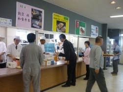 昼食には地元名店の味を堪能