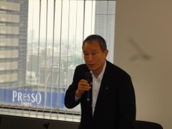 挨拶を行う中山寛治理事長