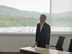 研修の目的を説明するネッツトヨタ岡山の杉山岩太取締役相談役