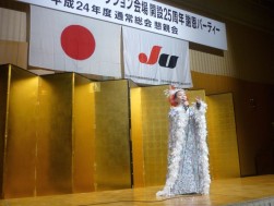美空ひばりのそっくりさん（大原真美さん）の歌謡ショー