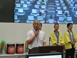 開催の挨拶に立つ金子昇理事長