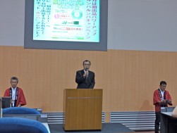 セリ前の記念セレモニーで挨拶を述べる永谷敏行社長