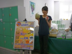 季節のフルーツが多数提供された