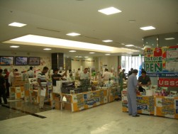 パーツ販売も大盛況