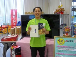 抽選会を盛り上げた青年部員（加藤久義氏）