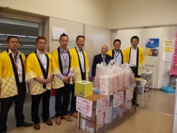 チャリティー袋販売の模様