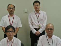 （右下）大島執行役員兼会場長、（左下）晝間副会場長兼室長、（右上）新井営業室長、（左上）吉川車両管理室室長