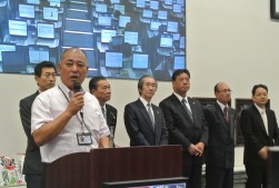 開会の挨拶に立つＪＵ東京・金子昇理事長