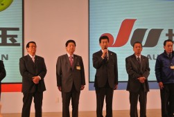 挨拶に立つ海津ＪＵ関連協会長兼ＪＵ新潟会長