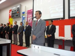 謝意を述べる今門正二会長