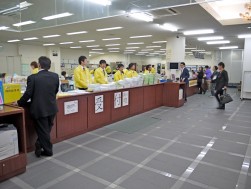 受付では気持ち良い挨拶が徹底されていた