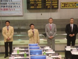 挨拶を行う川村理事長