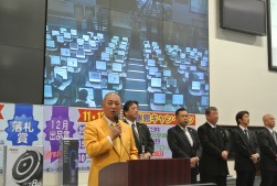 挨拶を行う金子ＪＵ東京理事長