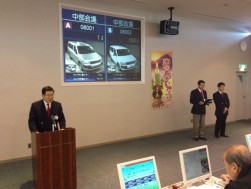 挨拶に立つ河原シニアマネージャー