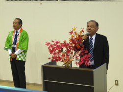 (左から)岩瀬会場長、佐藤理事長